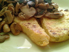 Polenta con champiñones al vino blanco / Polenta with mushrooms and white wine